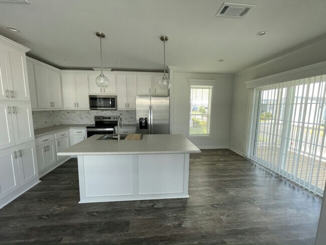 Building Photo - 34669 Ballyhoo Dr