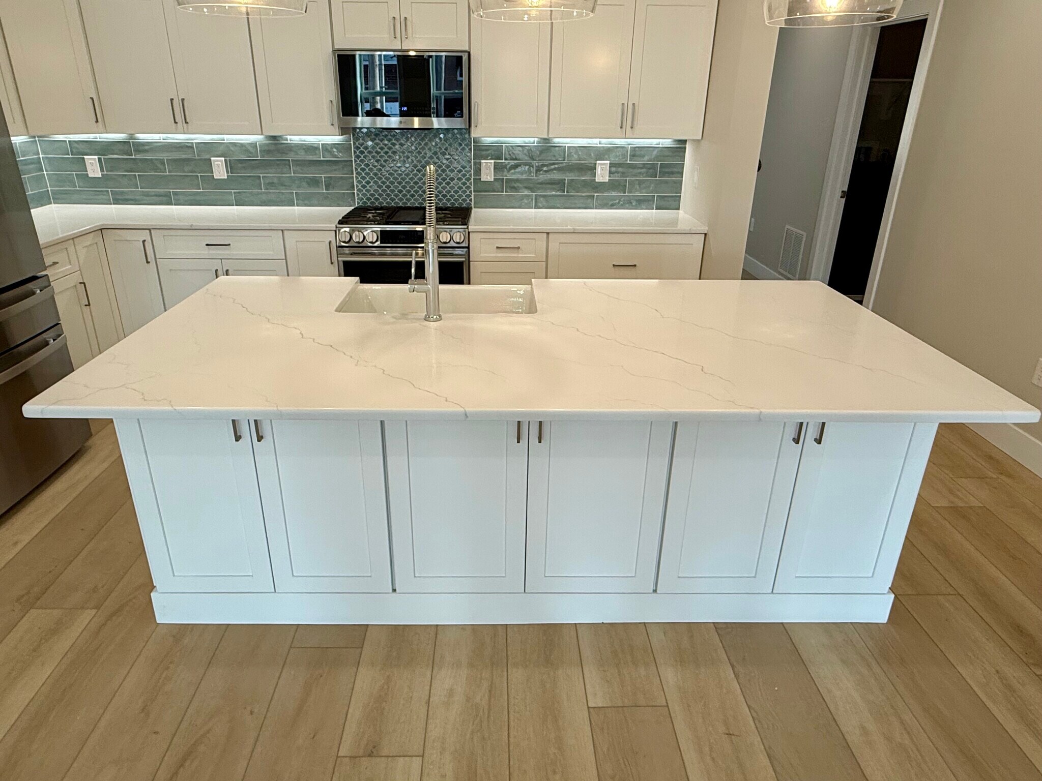 Building Photo - 906 Main St