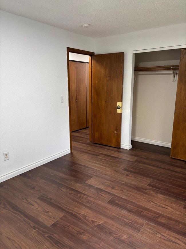 Building Photo - 1180 Golden Dawn Cir