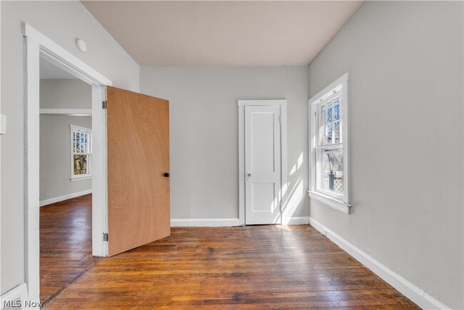 Building Photo - 2150 Glenridge Rd