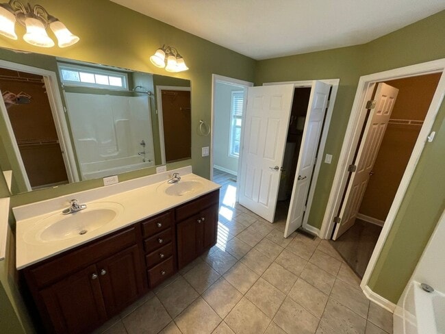 Building Photo - Awesome Home Great Location for Rent