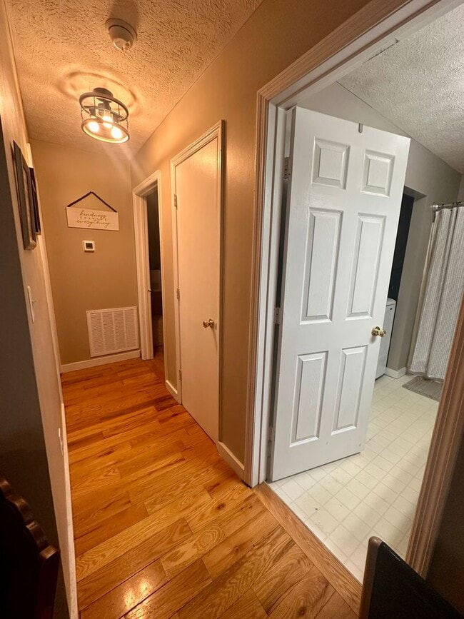 Building Photo - Charming Home in Radford