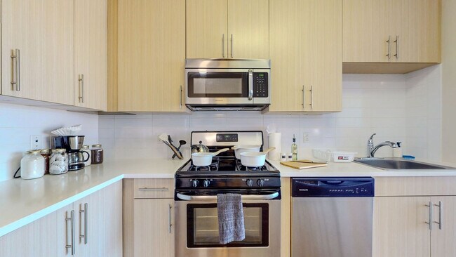 Building Photo - 545 Bedford St