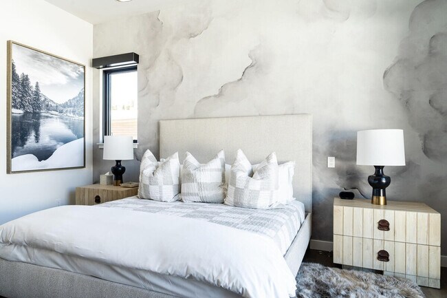 Building Photo - 10 Tree Line Ln