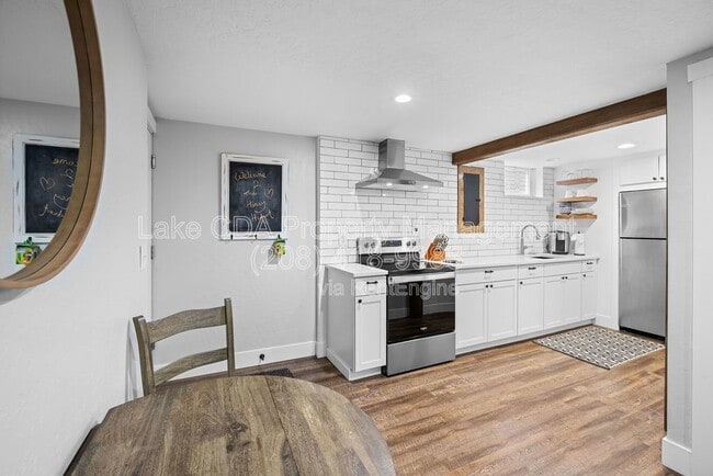 Building Photo - 3870 N Honeysuckle Dr