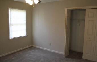 Building Photo - 2677 Colony Cir