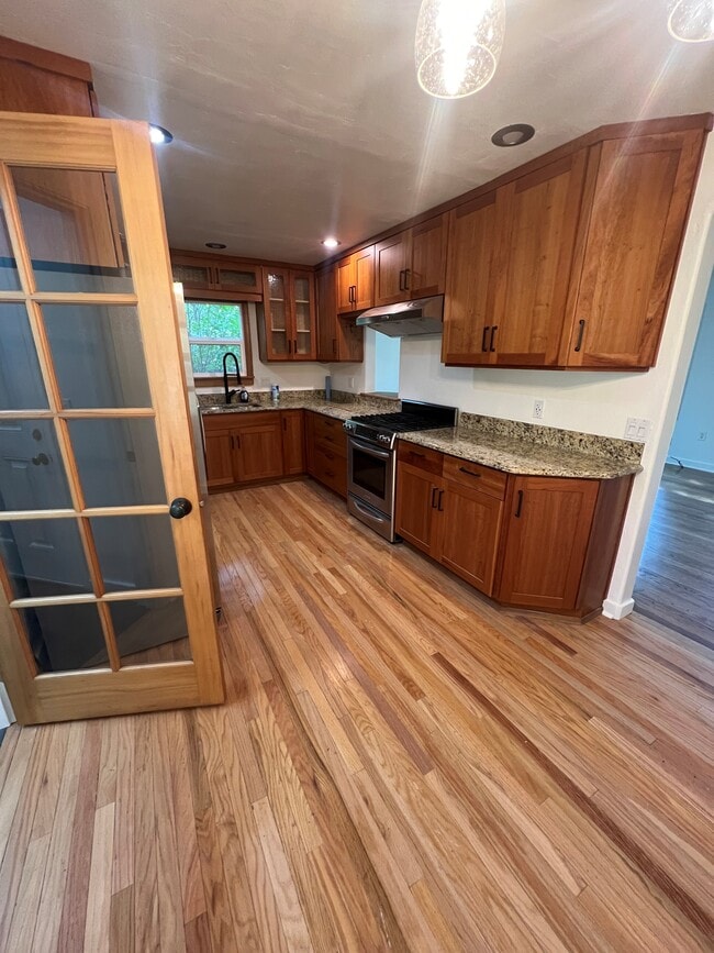 Kitchen - 1252 NW Milwaukee Ave