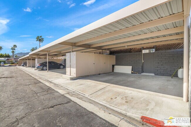 Building Photo - 266 E Via Escuela
