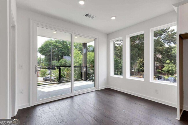 Building Photo - 400 Pratt Dr SE