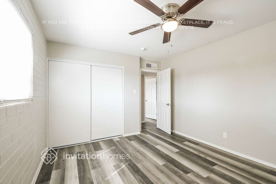 Building Photo - 5932 W Pasadena Ave