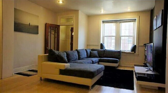 Building Photo - Stunning 4-Bedroom Townhouse in the Heart of Manayunk! Available NOW!