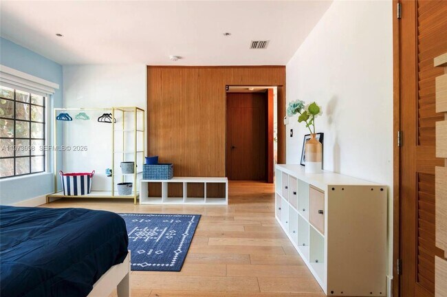 Building Photo - 524 Oleander Dr