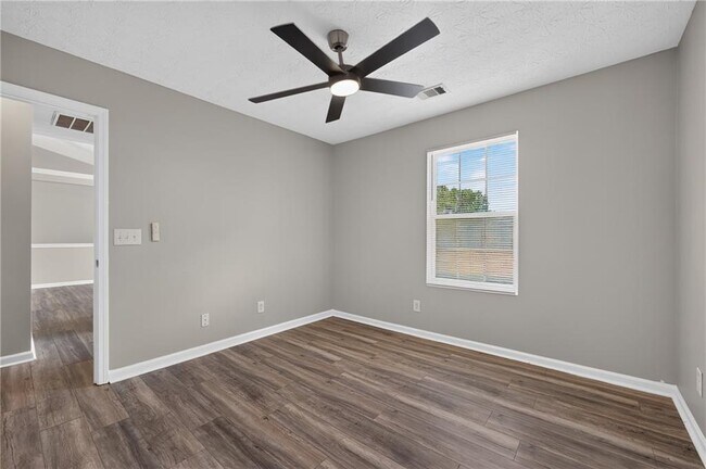 Building Photo - 437 Waterbury Way