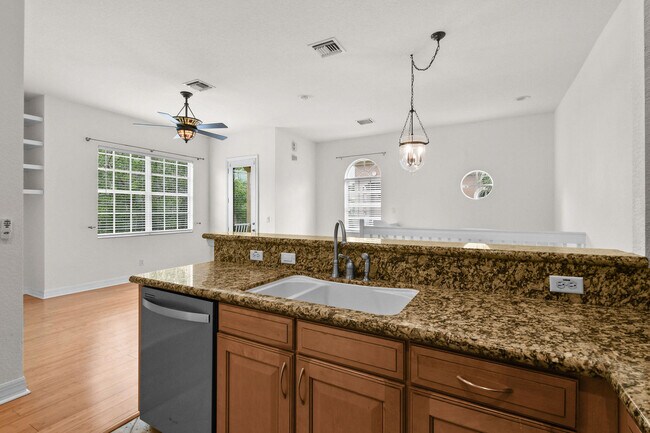 Building Photo - 4930 Bonsai Cir