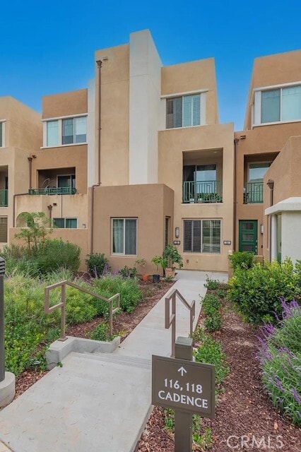 Primary Photo - 118 Cadence