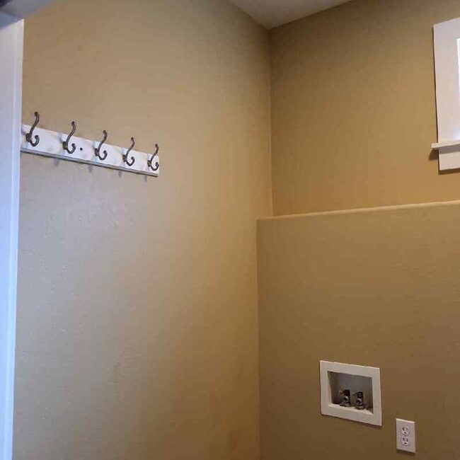 Building Photo - 528 W Nevada St