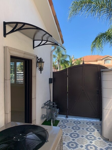 Building Photo - 1010 S Elliott Pl