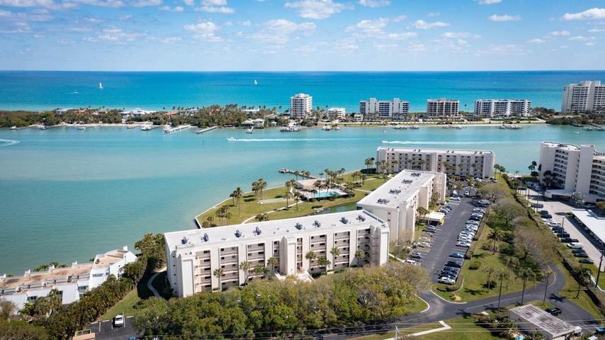 Building Photo - 300 Intracoastal Pl