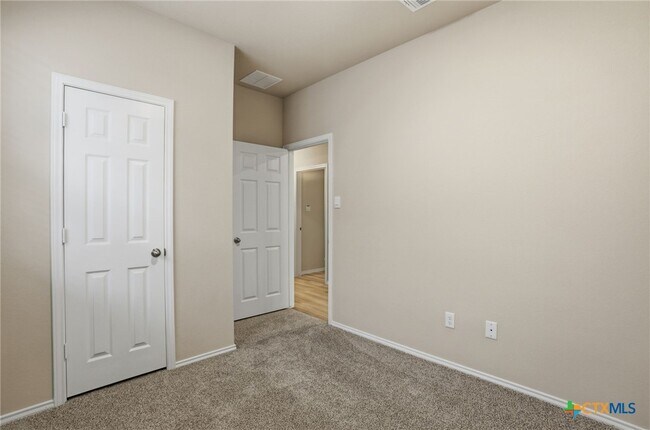 Building Photo - 1126 Stone Vly Rd