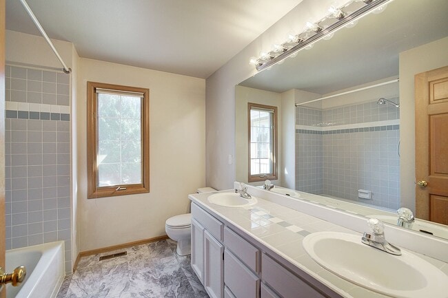 Building Photo - 4bd/2.5ba Sammamish House