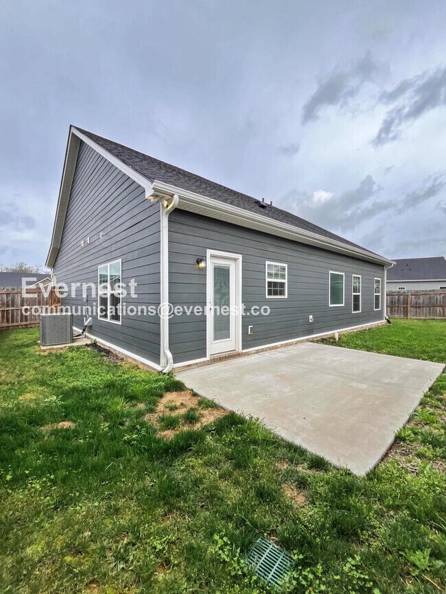 Building Photo - Limited Time Special Offer / 4 Bed, 2 Bath Home with Fenced Yard & Garage / Pet-Friendly / Vouche...