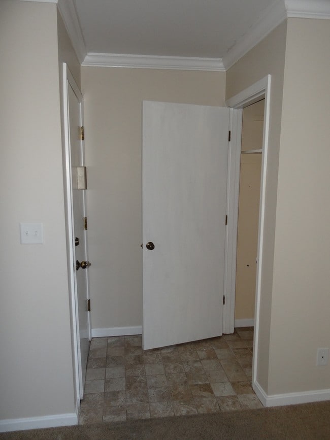 Building Photo - 300 Stonehenge Drive, Unit 103