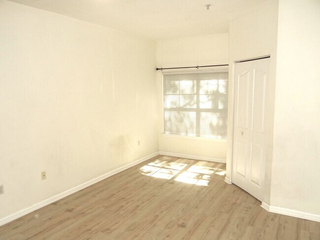 Building Photo - 2 bed 2 bath condo - South Tampa