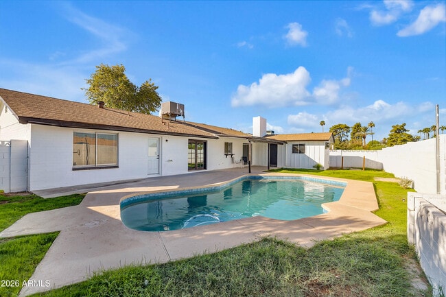 Building Photo - 1018 W Ivanhoe St