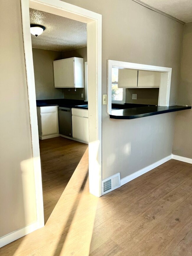Primary Photo - Beautiful 5 Bedroom, 2 bathroom Home