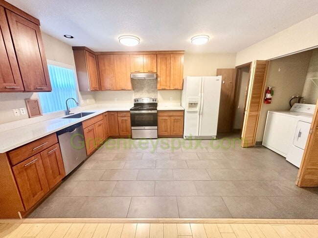 Building Photo - Gorgeous two bedroom in St. John’s!