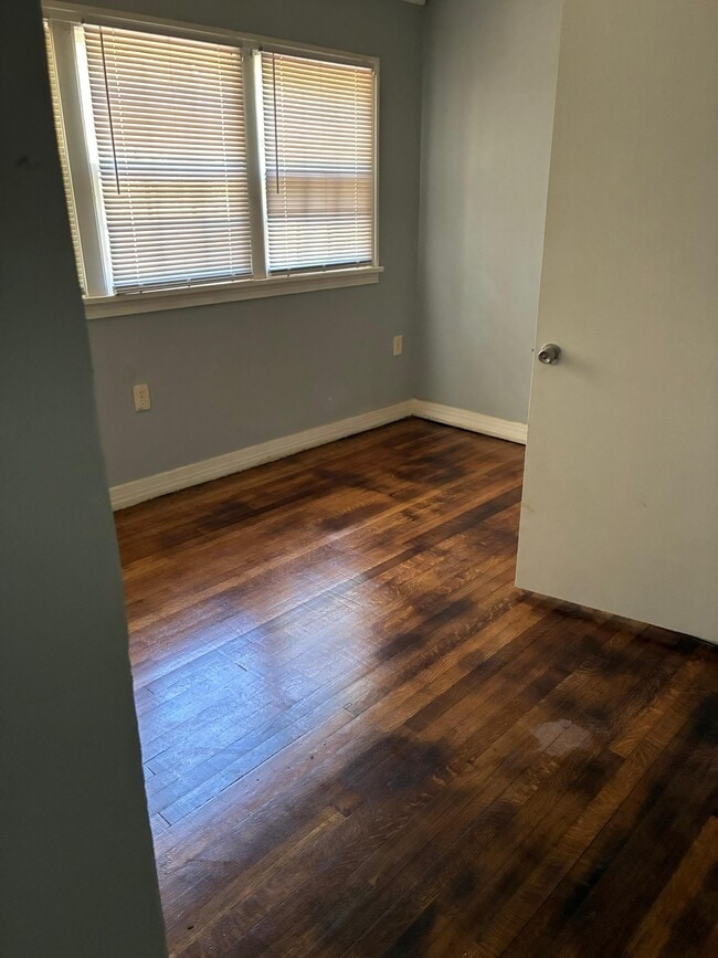 Building Photo - 124 S Sunset Terrace