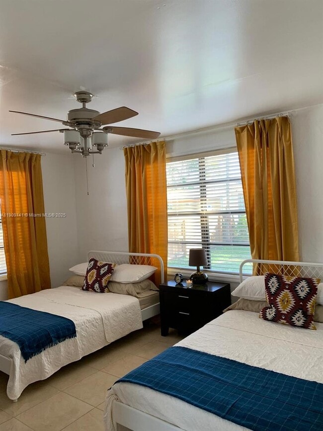 Building Photo - 1860 SW 17th Terrace