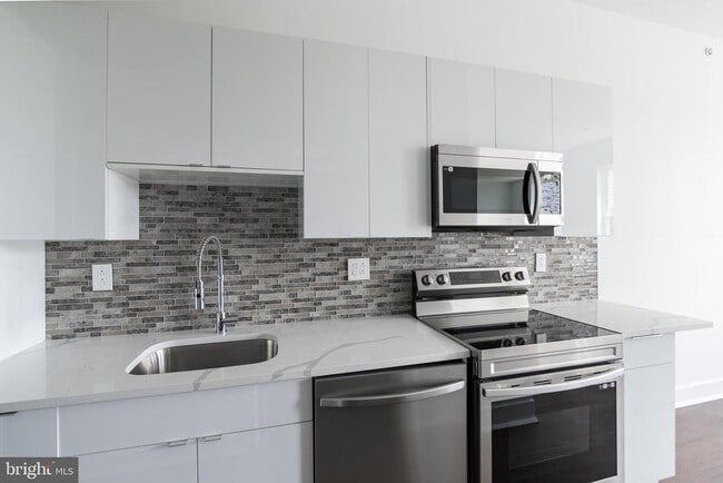 Building Photo - 813 N Broad St