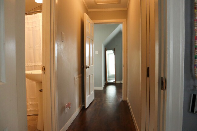 Building Photo - 123 Lloyd St