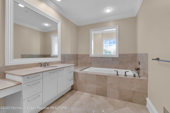 Building Photo - 1132 Oval Rd