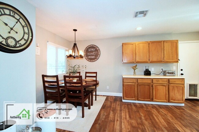 Building Photo - 1437 Mariposa Ct