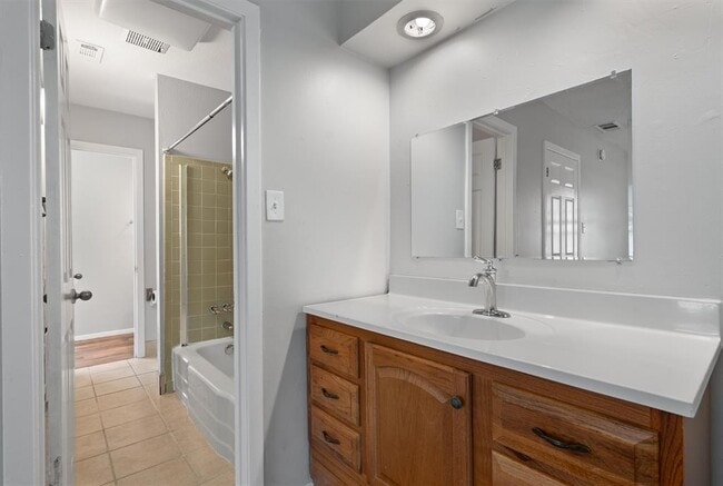 Building Photo - 5800 Belmoor Dr