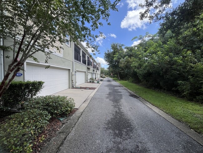 Building Photo - 677 Oak Lake Ln