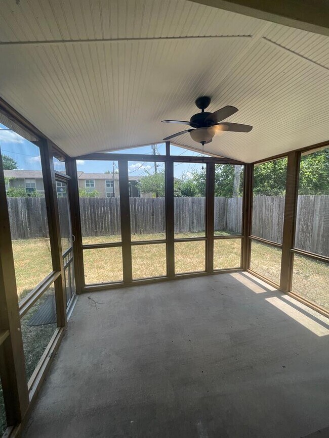 Building Photo - 8003 Pinedale Cove