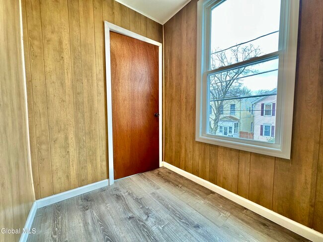 Building Photo - 37 High St