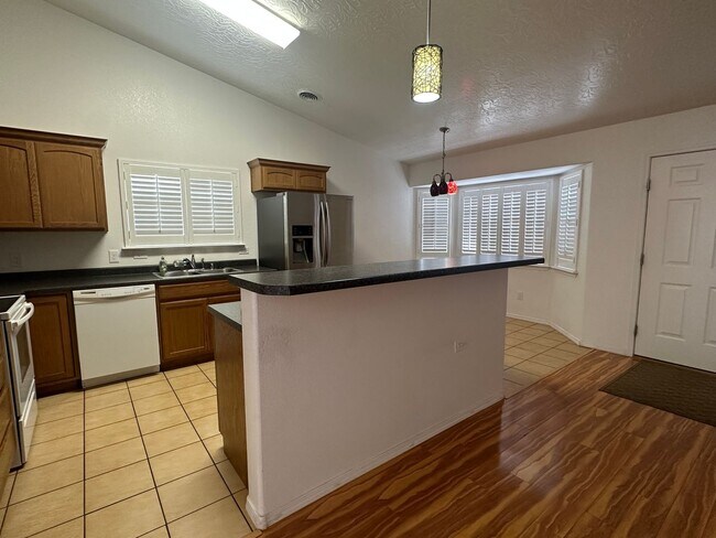 Building Photo - 4115 Azalea St