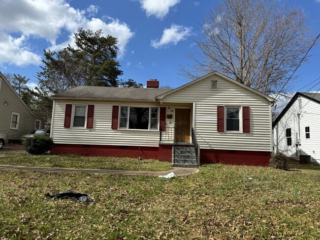 Primary Photo - 2/1 House close to Uptown Shelby, NC