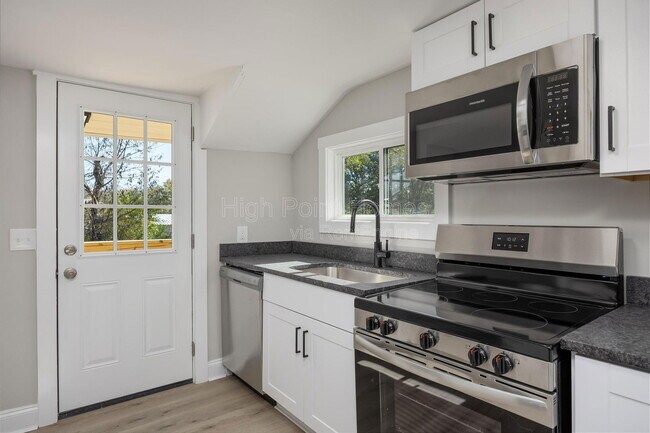 Building Photo - 1201 E 32nd St