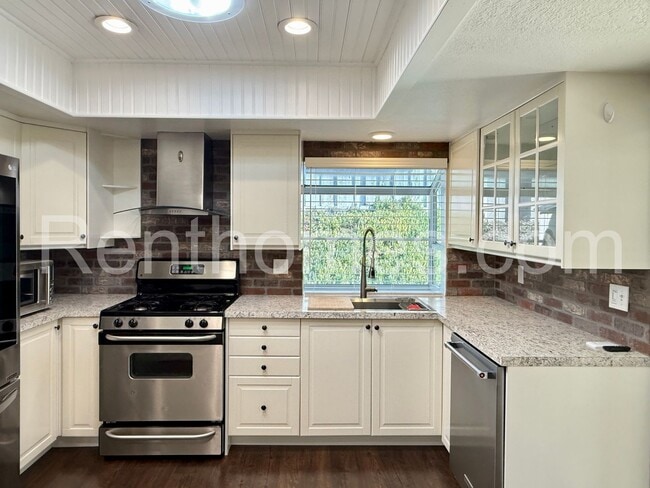 Building Photo - 9911 Ivy St