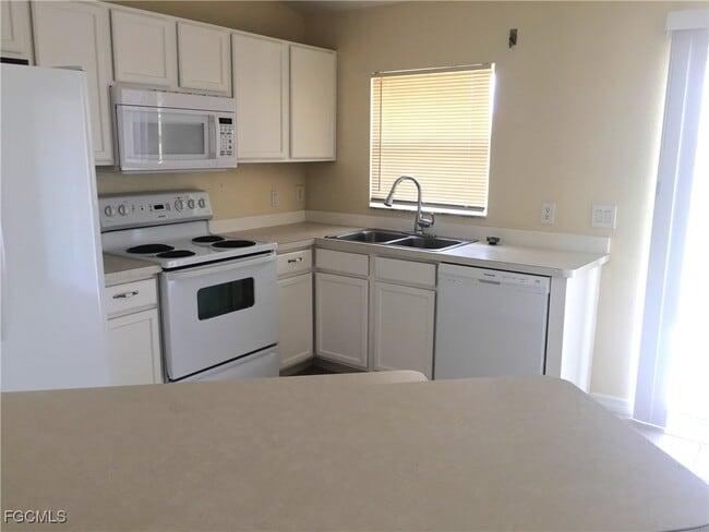 Building Photo - 2020 NW Juanita Pl