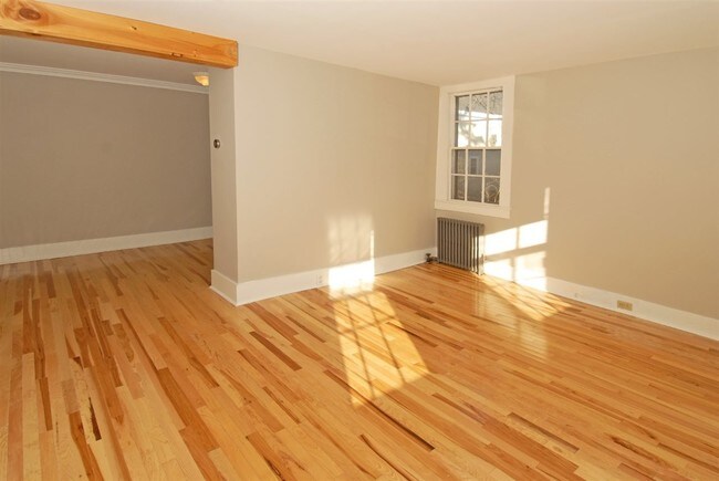 Building Photo - 442 Middle Street