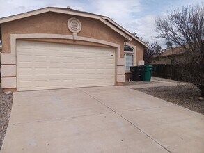 Building Photo - 3 Bedroom, 2 Bathroom Home! Schedule a Sho...
