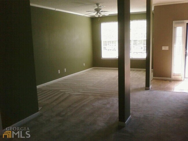 Building Photo - 7682 Creekside Ln