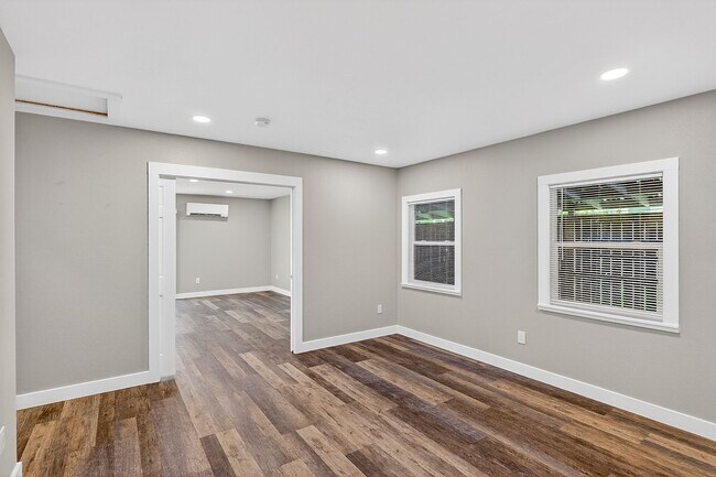 Building Photo - 13419 NE Sacramento St