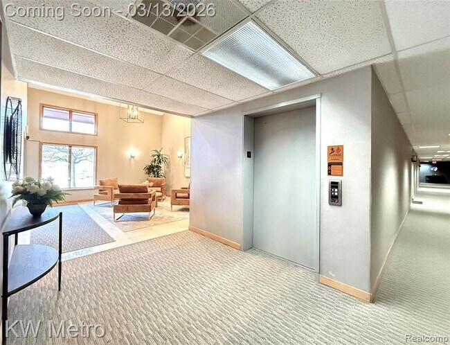 Building Photo - 875 GreenView Ct